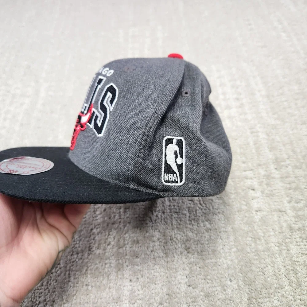 Mitchell & Ness Chicago Bulls Snapback Hat Mens Grey Black NBA Hardwood Classics